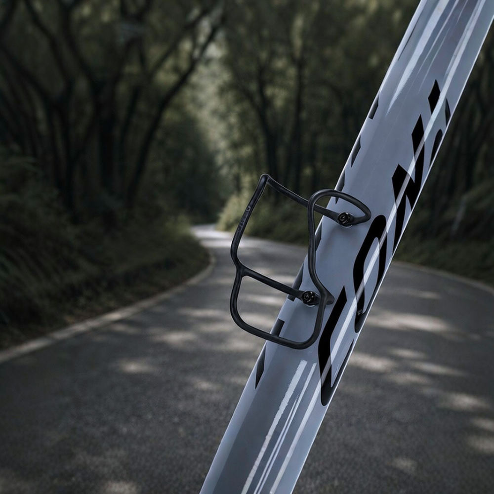 Cycling Gear And Equipment - ที่ใส่ขวดน้ำจักรยานคาร์บอนไฟเบอร์ น้ำหนักเบาพิเศษ สำหรับจักรยานเสือหมอบและเสือภูเขา อุปกรณ์แข่งจักรยาน
